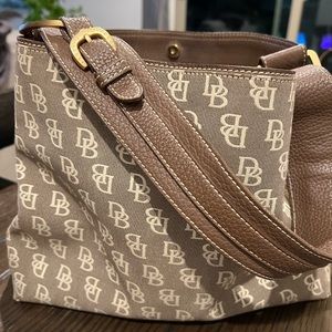 Shoulder hand bag gently used Dooney Burke